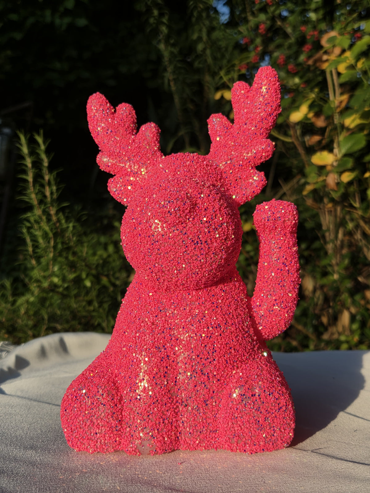 Magic Glitter Rentier – winkende Dekofigur, 21 cm